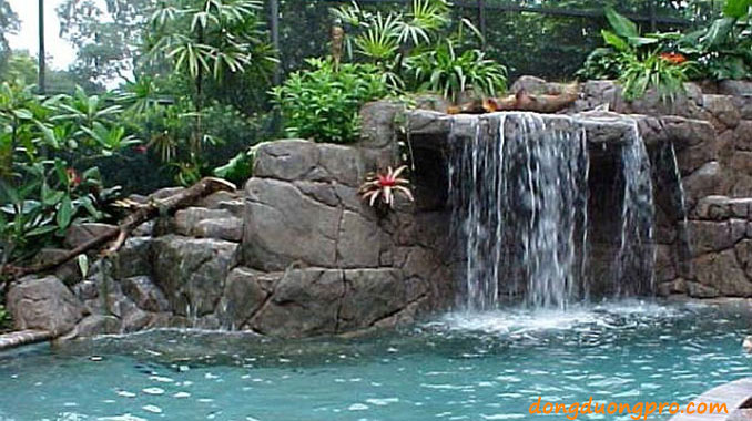 Thiết kế thác nước hồ bơi bằng bê tông giả đá